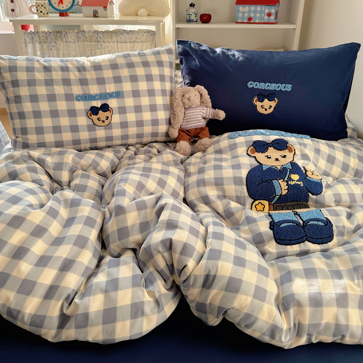 91家纺网 家纺一手货源 找家纺 玉海棠家纺 2026新款高克重超软糯可爱系毛巾绣四件套 学院小熊