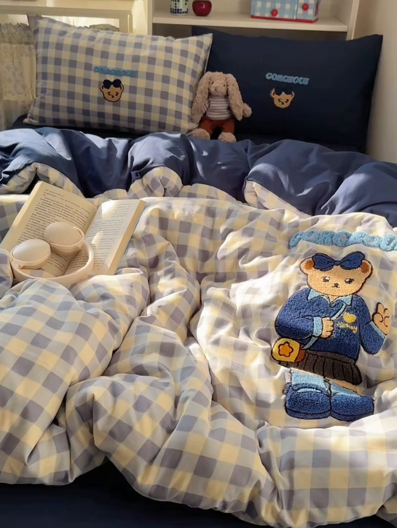 91家纺网 家纺一手货源 找家纺 玉海棠家纺 2026新款高克重超软糯可爱系毛巾绣四件套 学院小熊