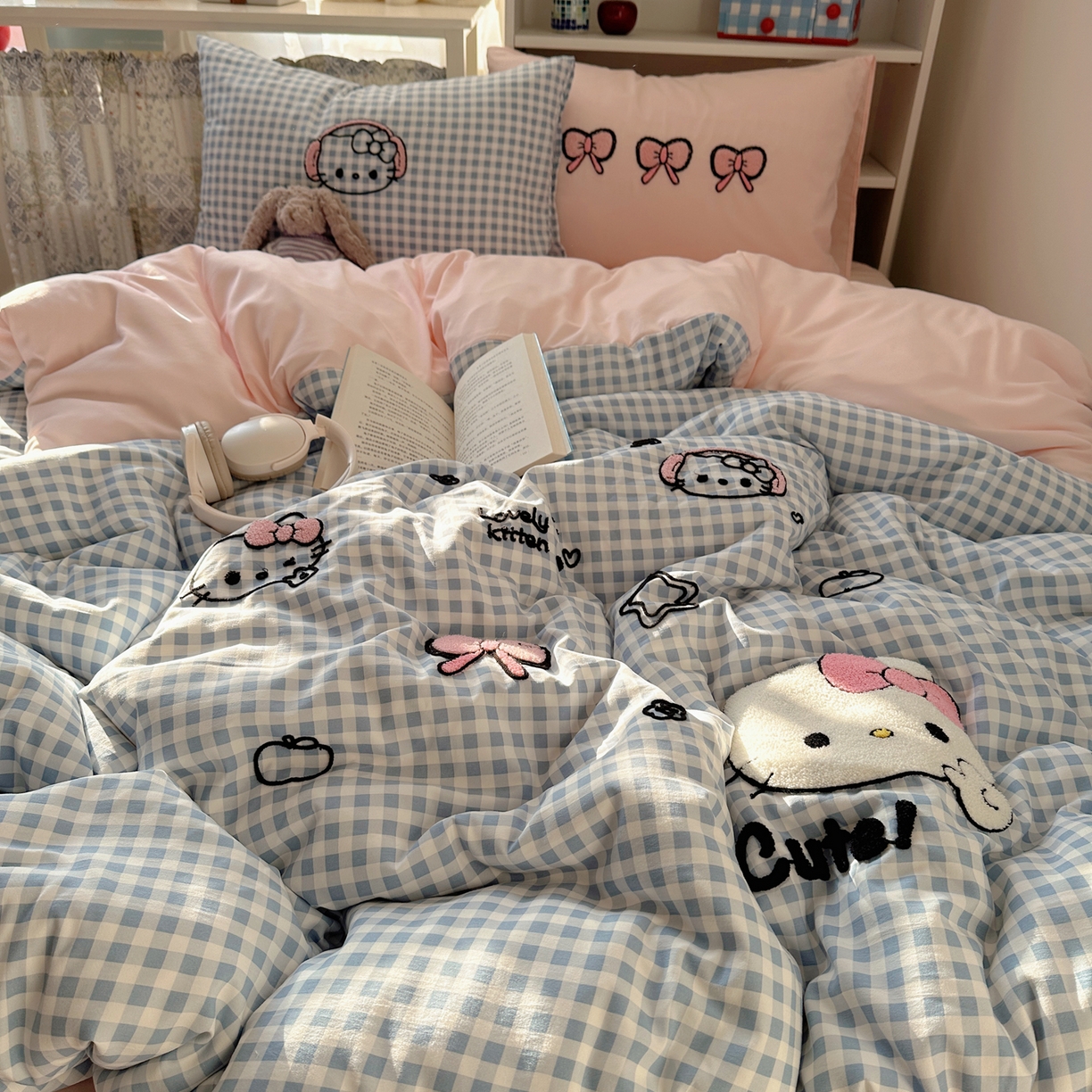 91家纺网 家纺一手货源 找家纺 玉海棠家纺 2026新款高克重超软糯可爱系毛巾绣四件套 音乐格猫咪