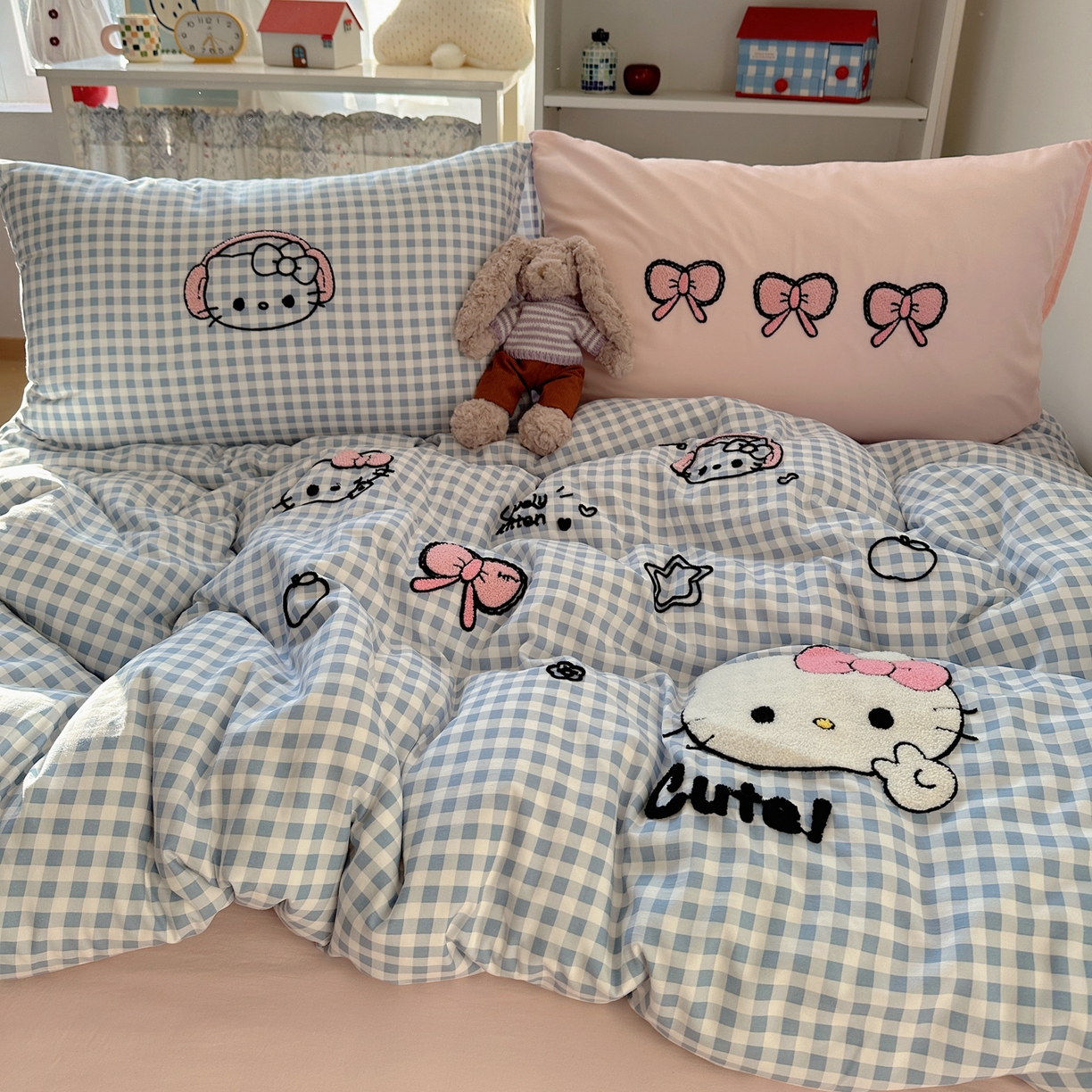 91家纺网 家纺一手货源 找家纺 玉海棠家纺 2026新款高克重超软糯可爱系毛巾绣四件套 音乐格猫咪