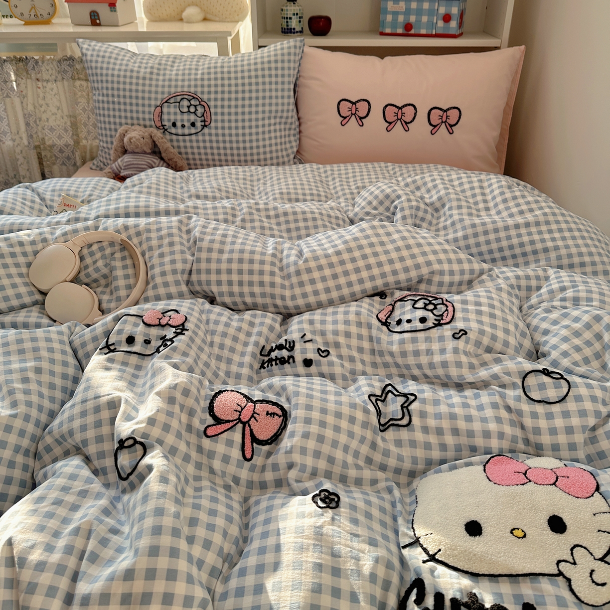 91家纺网 家纺一手货源 找家纺 玉海棠家纺 2026新款高克重超软糯可爱系毛巾绣四件套 音乐格猫咪