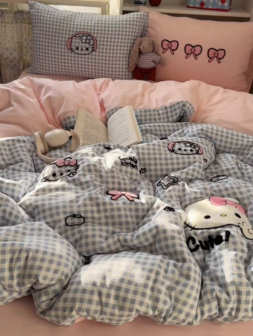 91家纺网 家纺一手货源 找家纺 玉海棠家纺 2026新款高克重超软糯可爱系毛巾绣四件套 音乐格猫咪