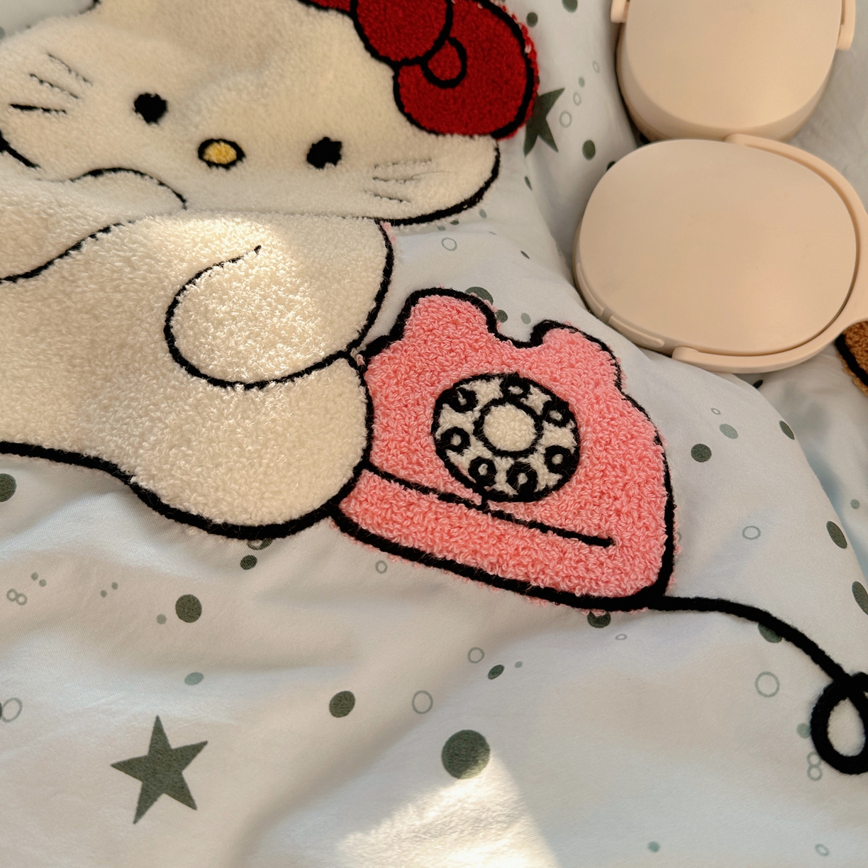 91家纺网 家纺一手货源 找家纺 玉海棠家纺 2026新款高克重超软糯可爱系毛巾绣四件套 约会猫咪