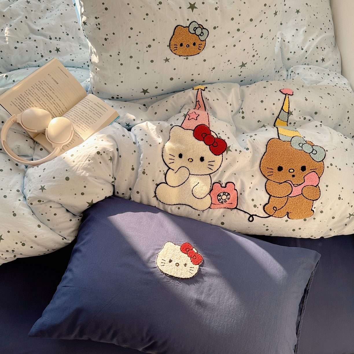 91家纺网 家纺一手货源 找家纺 玉海棠家纺 2026新款高克重超软糯可爱系毛巾绣四件套 约会猫咪