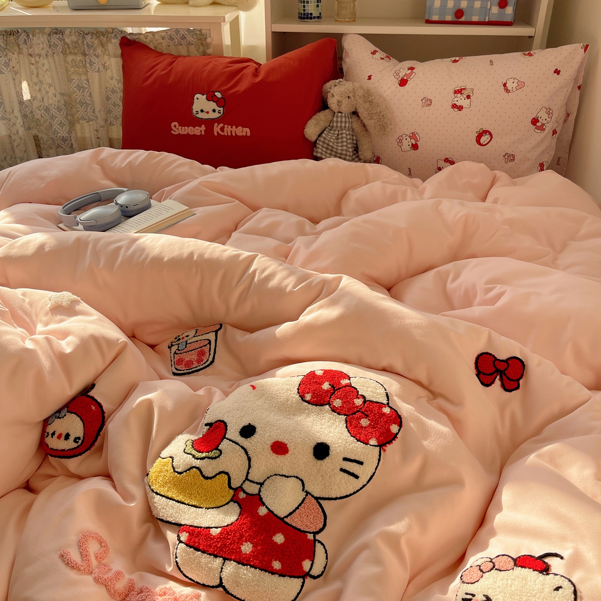 91家纺网 家纺一手货源 找家纺 玉海棠家纺 2026新款高克重超软糯可爱系毛巾绣四件套 做甜品的猫