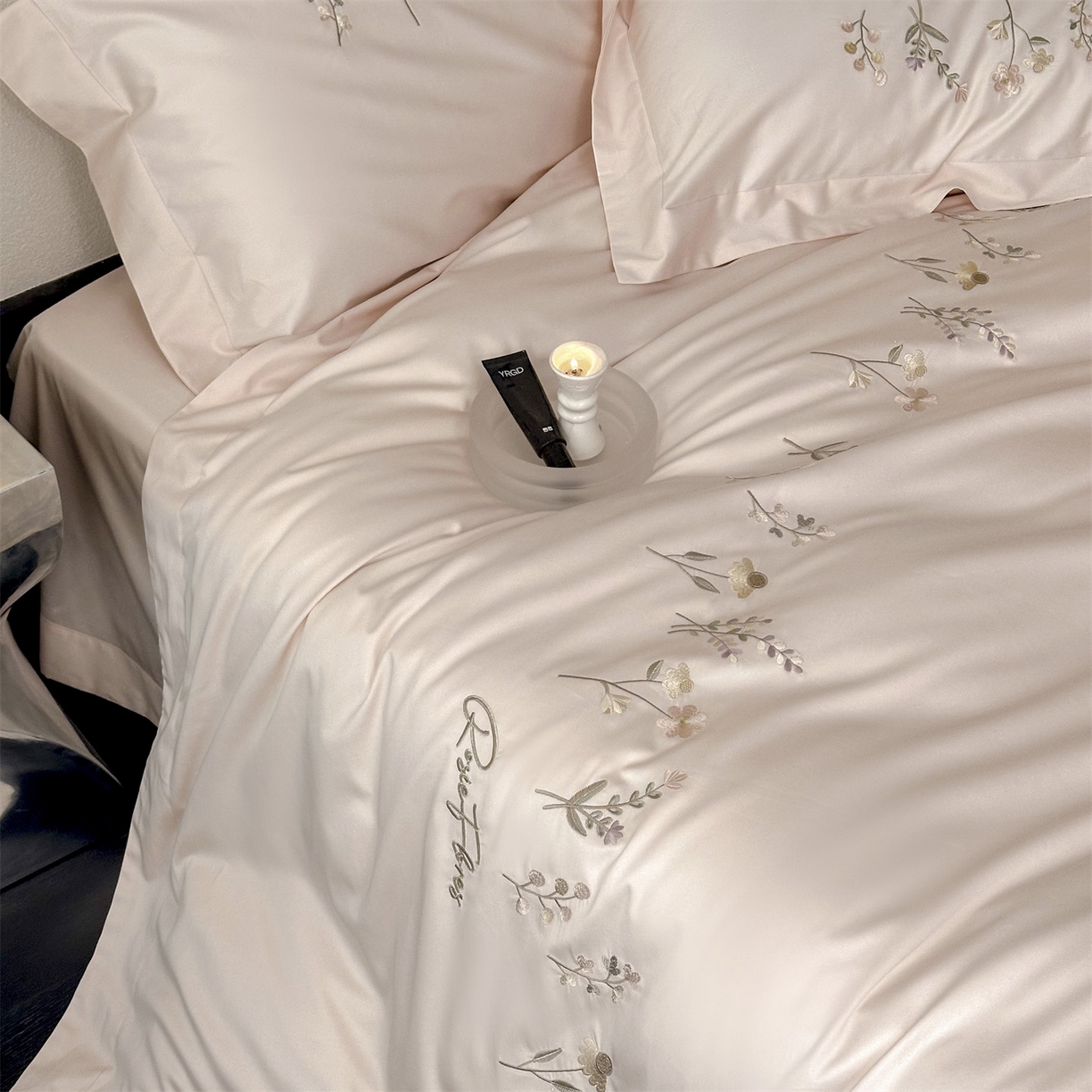 91家纺网 家纺一手货源 找家纺 （总）泽西家纺+V17798841158发大图 2026新品刺绣50s双股全棉长绒棉纯棉宽边四件套-花有约