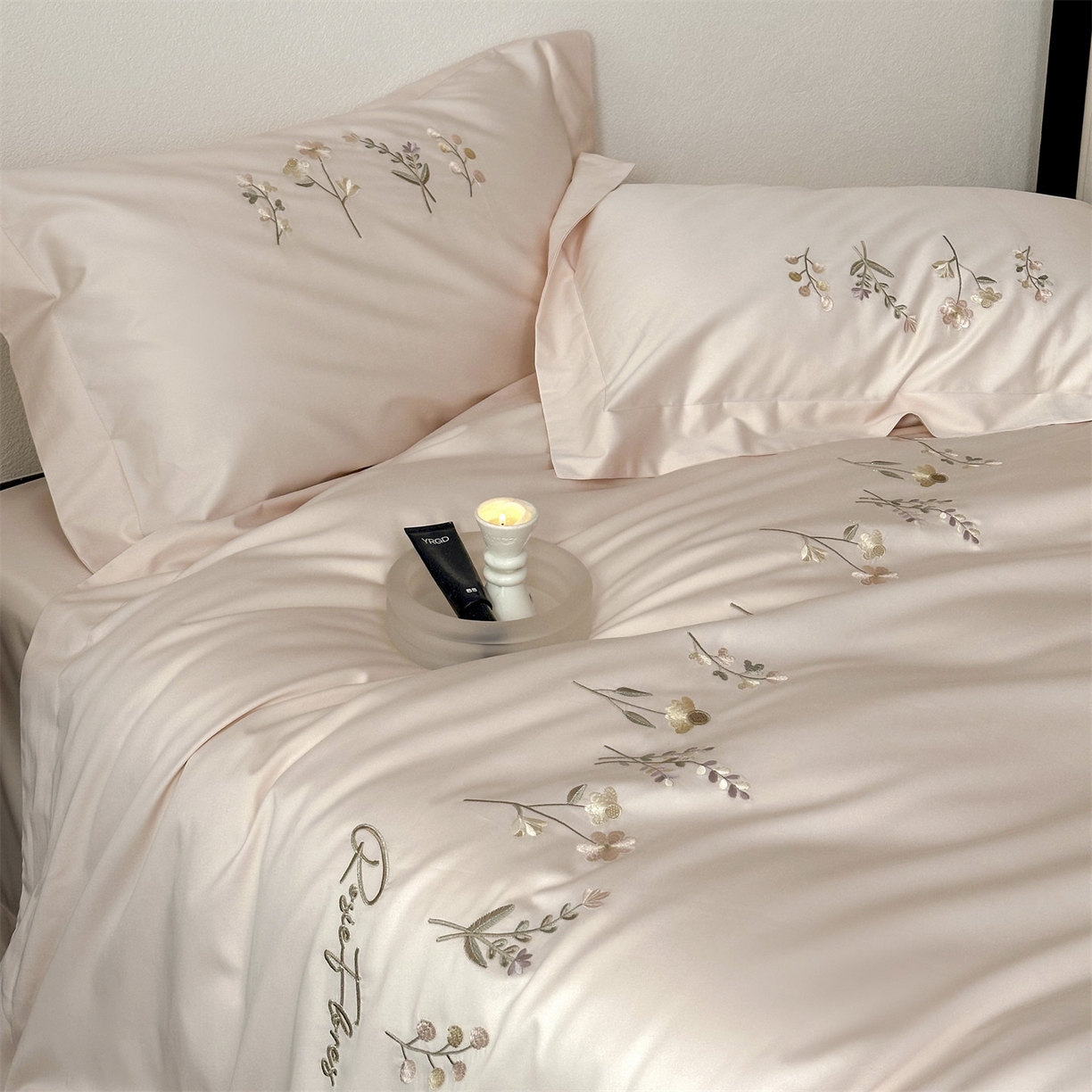 91家纺网 家纺一手货源 找家纺 泽西家纺+V17798841158发大图 2026新品刺绣50s双股全棉长绒棉纯棉宽边四件套-花有约 花有约-粉色