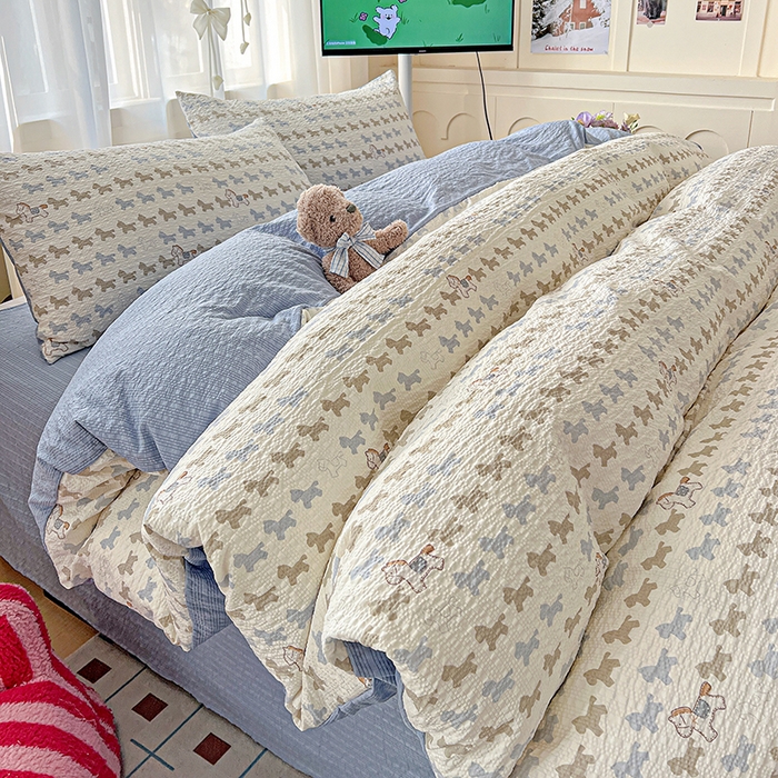 91家纺网 家纺一手货源 找家纺 一比一 2026春夏新款泡芙棉泡芙纱印花四件套-简单款 萌趣小马