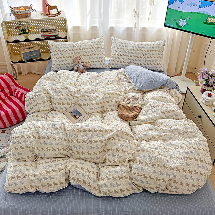 91家纺网 家纺一手货源 找家纺 一比一 2026春夏新款泡芙棉泡芙纱印花四件套-简单款 萌趣小马