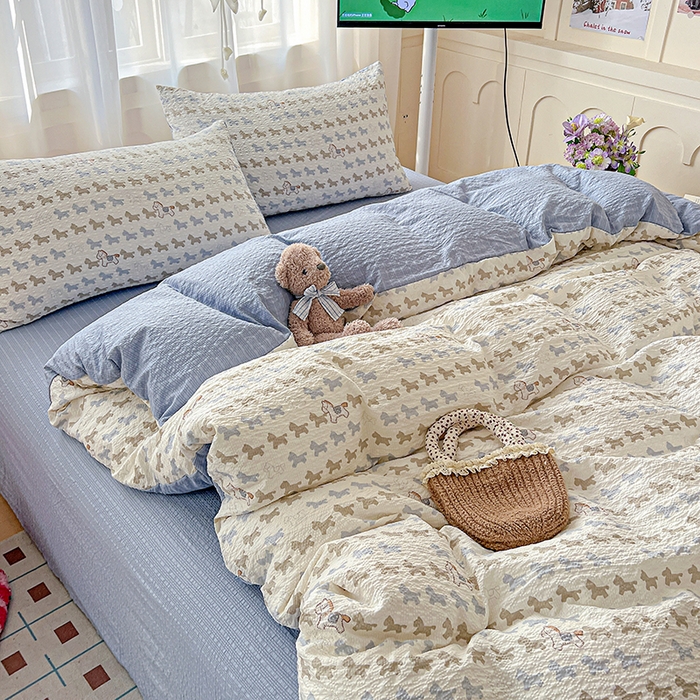 91家纺网 家纺一手货源 找家纺 一比一 2026春夏新款泡芙棉泡芙纱印花四件套-简单款 萌趣小马