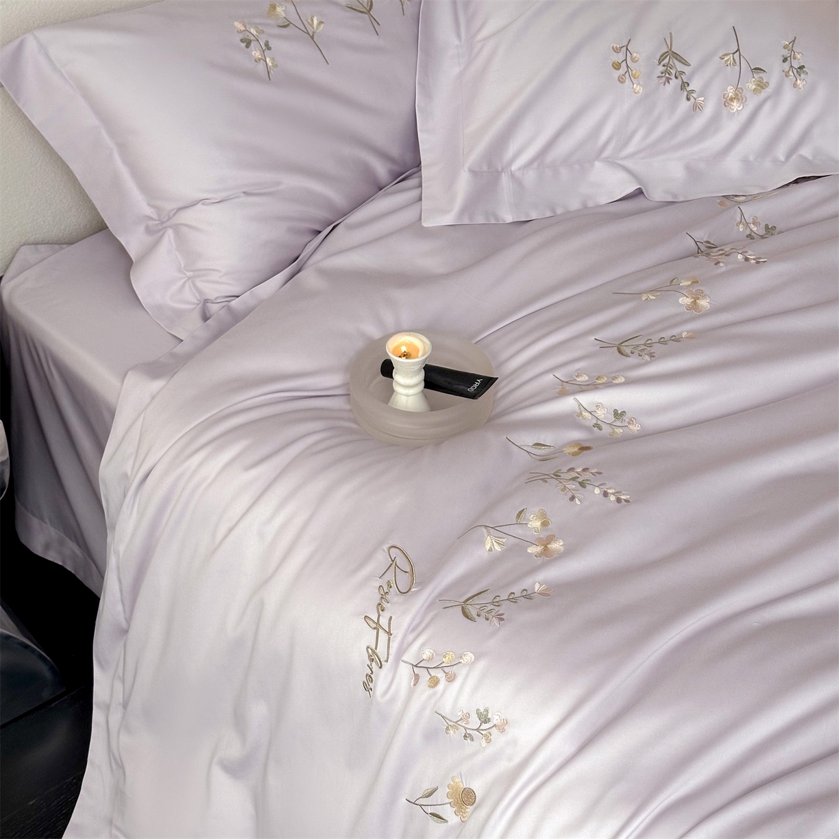 91家纺网 家纺一手货源 找家纺 泽西家纺+V17798841158发大图 2026新品刺绣50s双股全棉长绒棉纯棉宽边四件套-花有约 花有约-梦幻紫