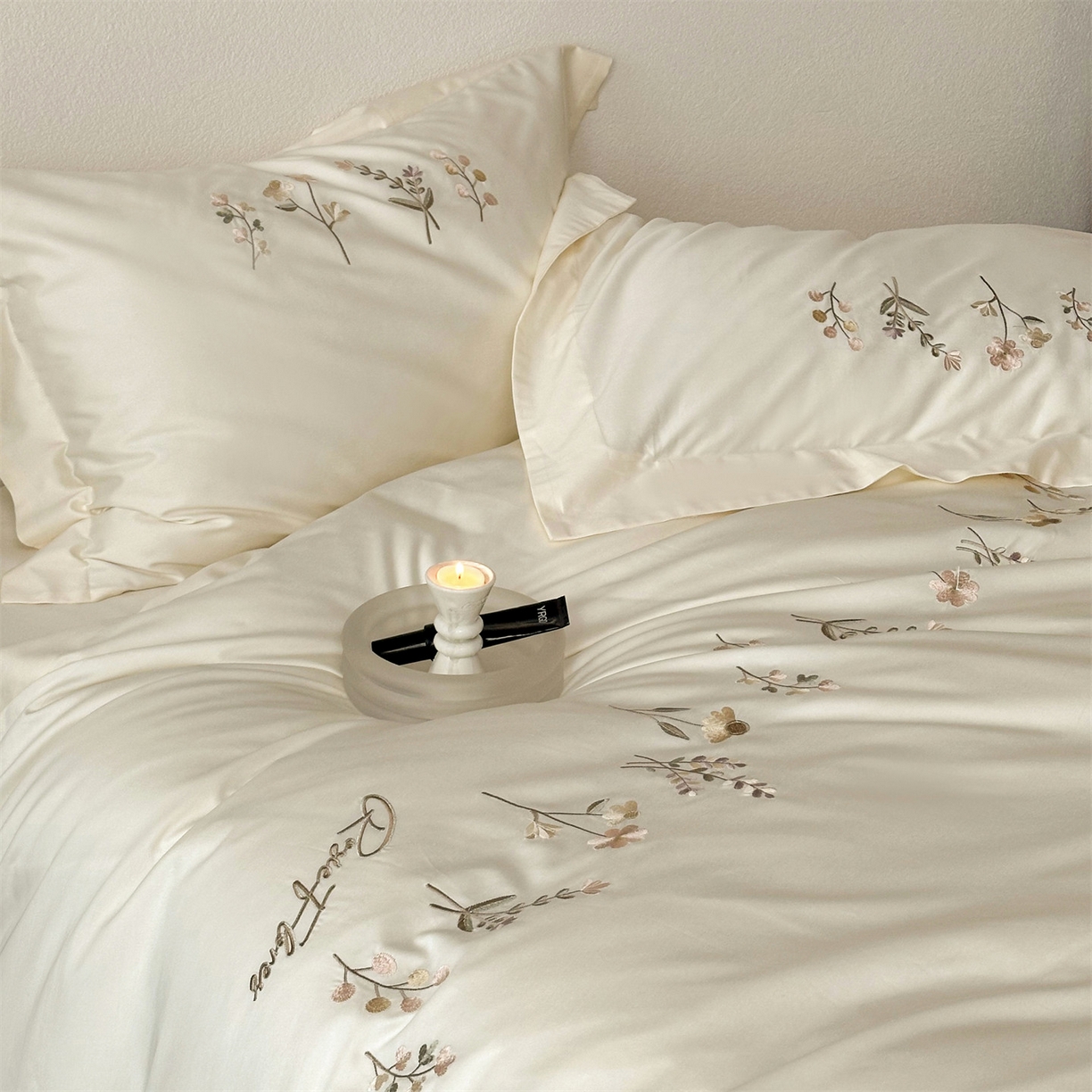 91家纺网 家纺一手货源 找家纺 泽西家纺+V17798841158发大图 2026新品刺绣50s双股全棉长绒棉纯棉宽边四件套-花有约 花有约-奶芋色