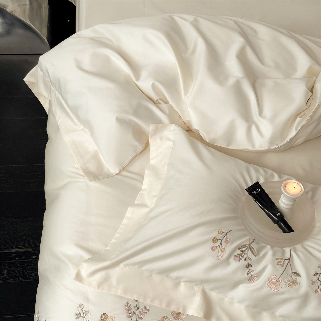 91家纺网 家纺一手货源 找家纺 泽西家纺+V17798841158发大图 2026新品刺绣50s双股全棉长绒棉纯棉宽边四件套-花有约 花有约-奶芋色