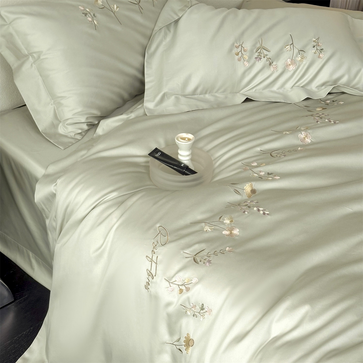 91家纺网 家纺一手货源 找家纺 泽西家纺+V17798841158发大图 2026新品刺绣50s双股全棉长绒棉纯棉宽边四件套-花有约 花有约-玛瑙绿