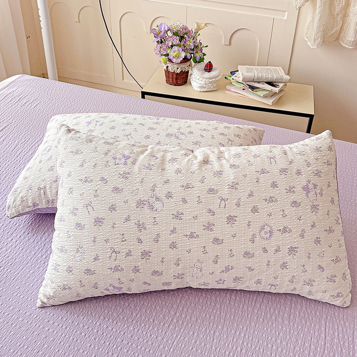 91家纺网 家纺一手货源 找家纺 一比一 2026春夏新款泡芙棉泡芙纱印花四件套-简单款 紫花萌兔