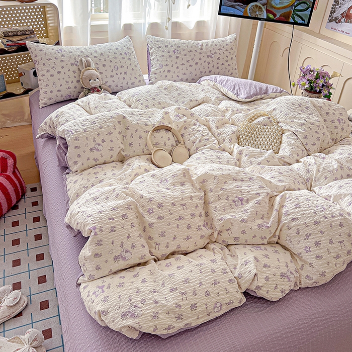 91家纺网 家纺一手货源 找家纺 一比一 2026春夏新款泡芙棉泡芙纱印花四件套-简单款 紫花萌兔