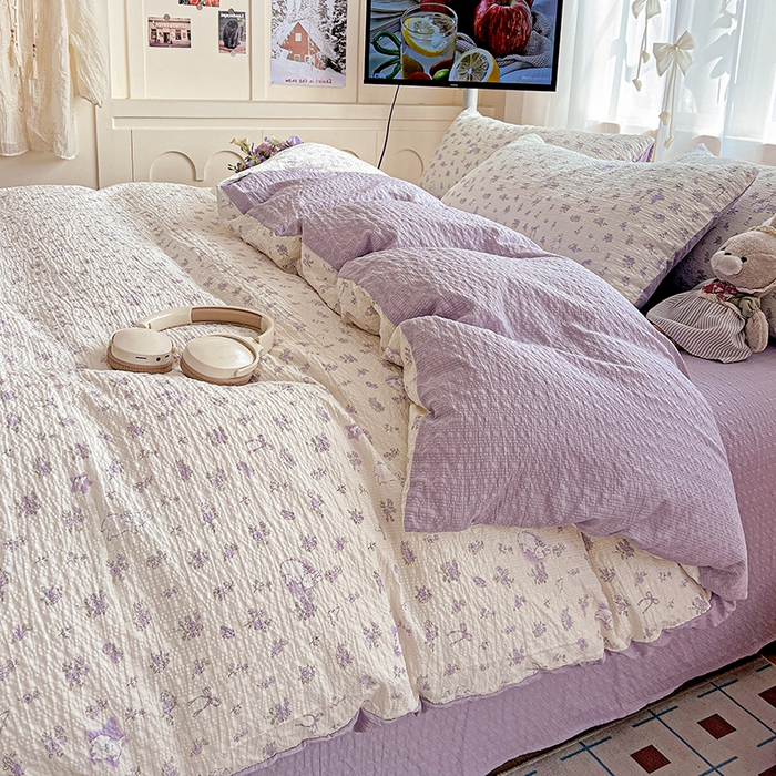 91家纺网 家纺一手货源 找家纺 一比一 2026春夏新款泡芙棉泡芙纱印花四件套-简单款 紫花萌兔