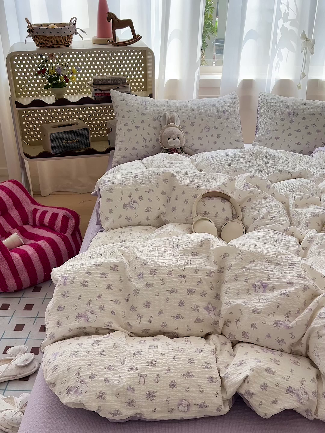 91家纺网 家纺一手货源 找家纺 一比一 2026春夏新款泡芙棉泡芙纱印花四件套-简单款 紫花萌兔