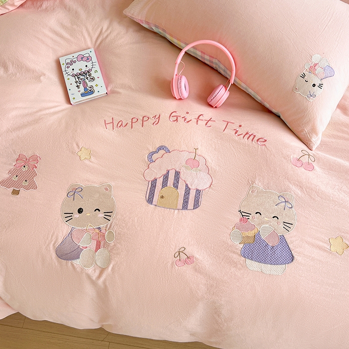 91家纺网 家纺一手货源 找家纺 （总）暖意家纺 2026新款全棉色织水洗棉绣花纯棉A类母婴级四件套- 可爱猫