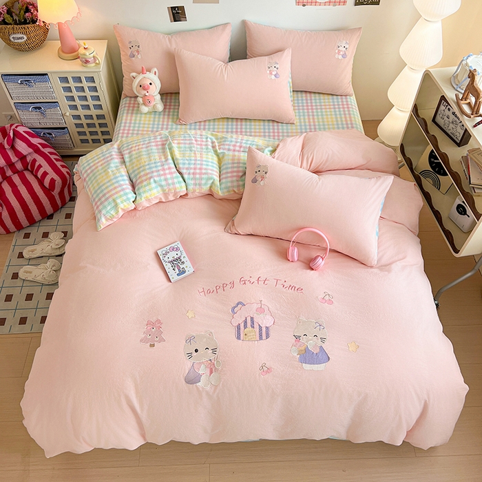 91家纺网 家纺一手货源 找家纺 （总）暖意家纺 2026新款全棉色织水洗棉绣花纯棉A类母婴级四件套- 可爱猫