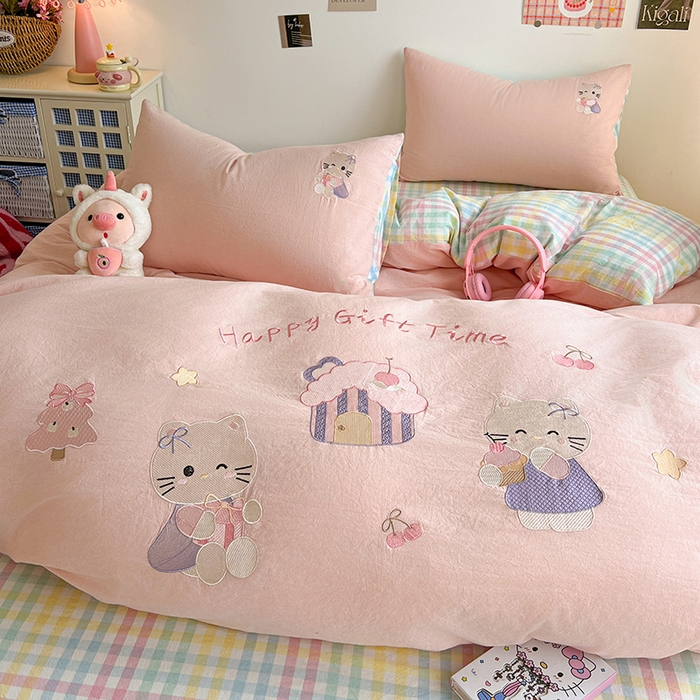 91家纺网 家纺一手货源 找家纺 （总）暖意家纺 2026新款全棉色织水洗棉绣花纯棉A类母婴级四件套- 可爱猫