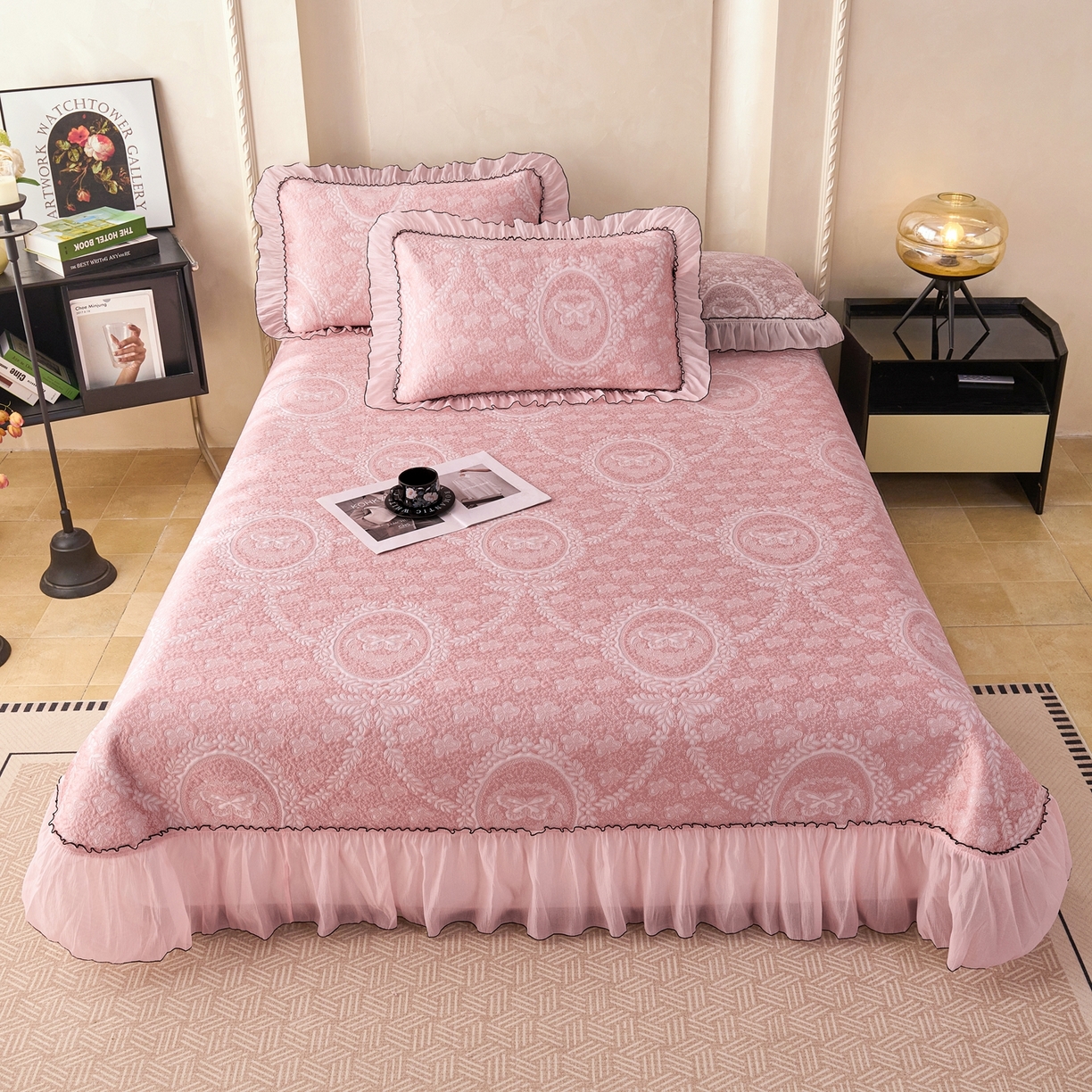 91家纺网 家纺一手货源 找家纺 （总）席之家 2026新款PE乙纶冰豆豆双色提花床裙款三件套-蝶舞花间