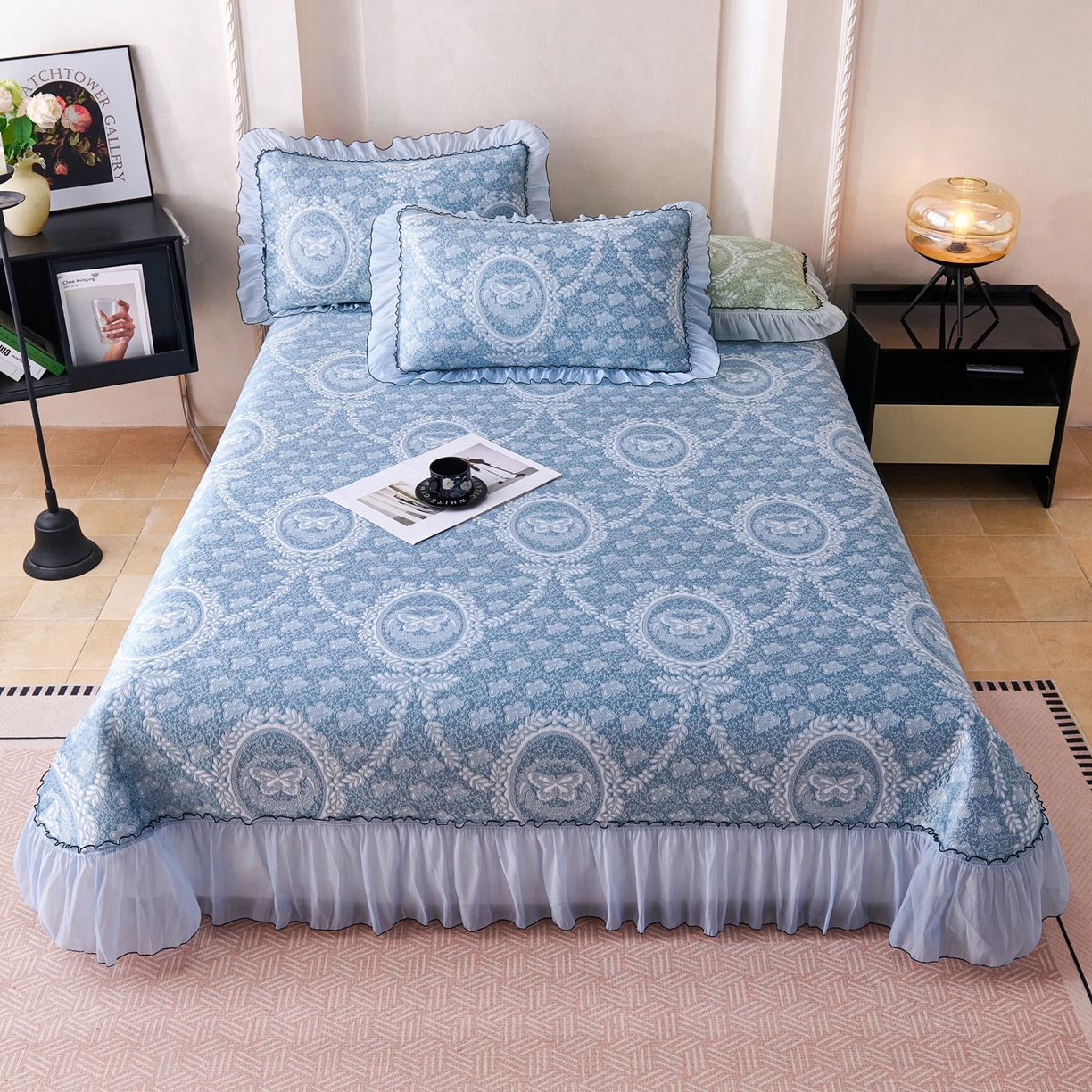 91家纺网 家纺一手货源 找家纺 （总）席之家 2026新款PE乙纶冰豆豆双色提花床裙款三件套-蝶舞花间