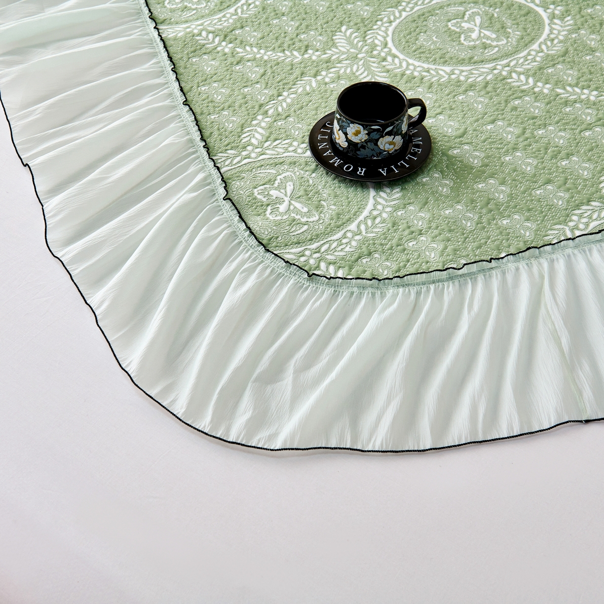 91家纺网 家纺一手货源 找家纺 席之家 2026新款PE乙纶冰豆豆双色提花床裙款三件套-蝶舞花间 蝶舞花间-果绿