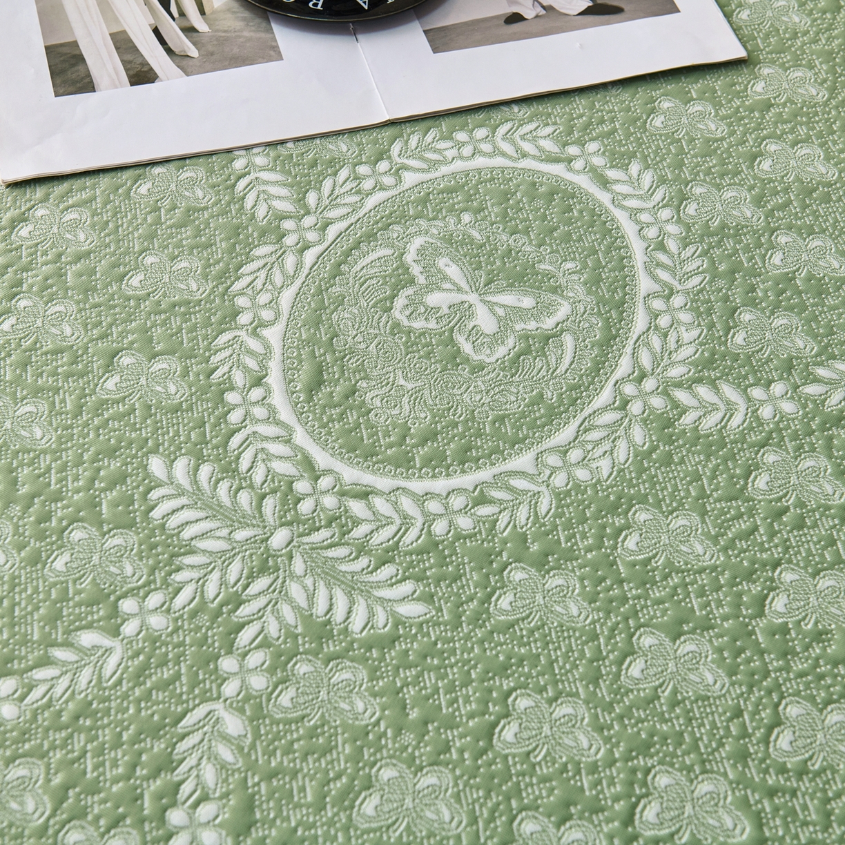 91家纺网 家纺一手货源 找家纺 席之家 2026新款PE乙纶冰豆豆双色提花床裙款三件套-蝶舞花间 蝶舞花间-果绿