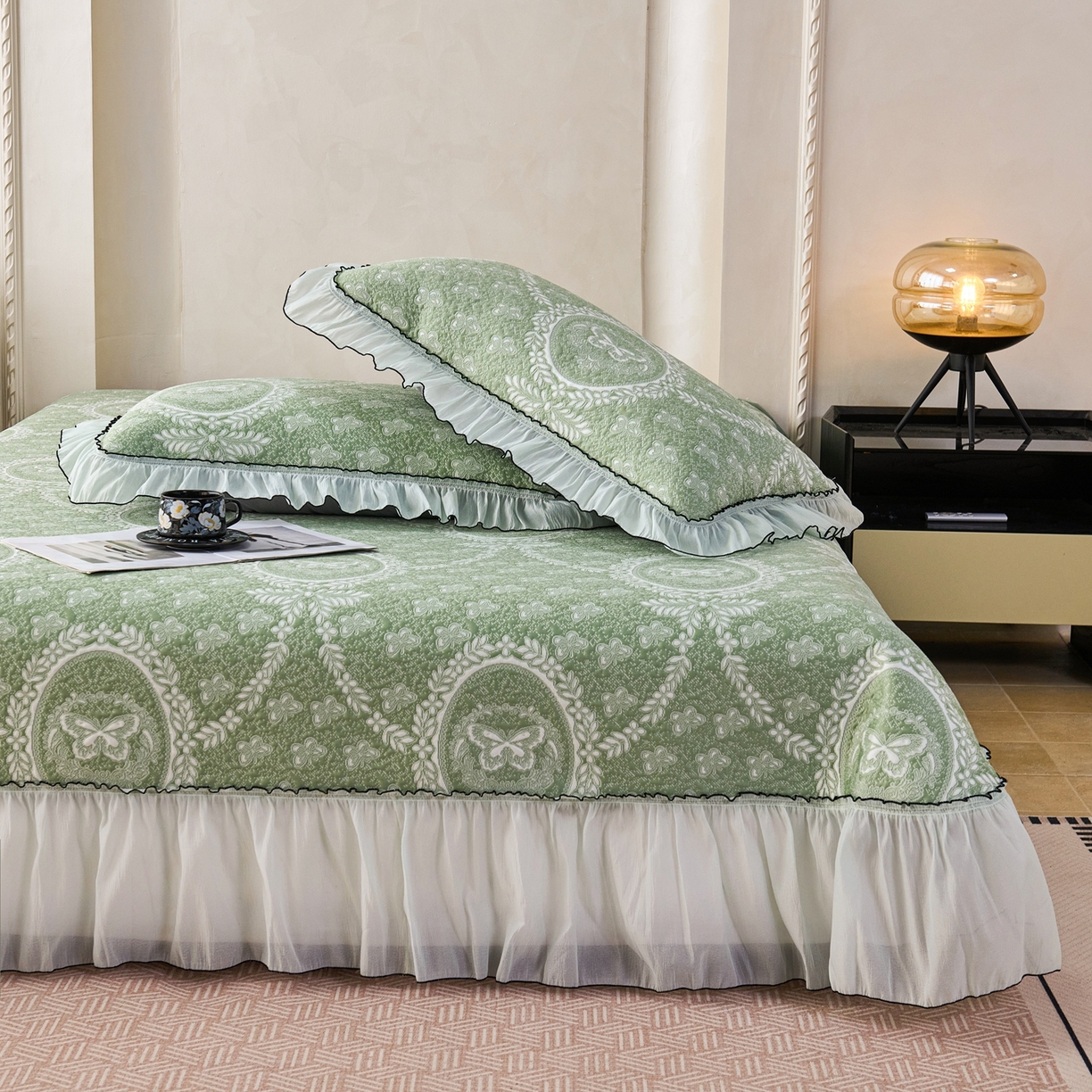 91家纺网 家纺一手货源 找家纺 席之家 2026新款PE乙纶冰豆豆双色提花床裙款三件套-蝶舞花间 蝶舞花间-果绿