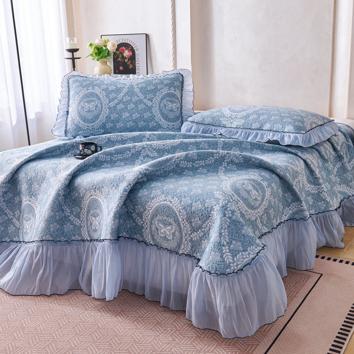 91家纺网 家纺一手货源 找家纺 席之家 2026新款PE乙纶冰豆豆双色提花床裙款三件套-蝶舞花间 蝶舞花间-冰蓝