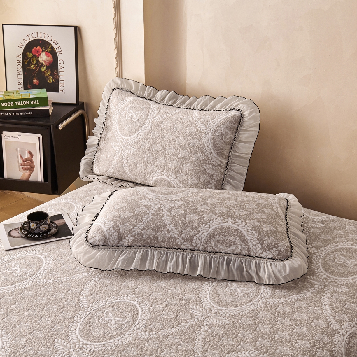 91家纺网 家纺一手货源 找家纺 席之家 2026新款PE乙纶冰豆豆双色提花床裙款三件套-蝶舞花间 蝶舞花间-香槟