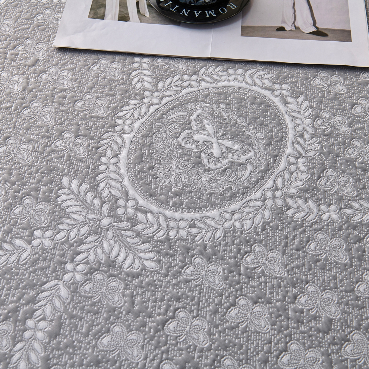 91家纺网 家纺一手货源 找家纺 席之家 2026新款PE乙纶冰豆豆双色提花床裙款三件套-蝶舞花间 蝶舞花间-烟灰