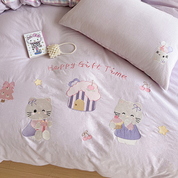 91家纺网 家纺一手货源 找家纺 暖意家纺 2026新款全棉色织水洗棉绣花四件套- 可爱猫 可爱猫-紫