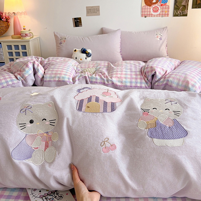 91家纺网 家纺一手货源 找家纺 暖意家纺 2026新款全棉色织水洗棉绣花四件套- 可爱猫 可爱猫-紫