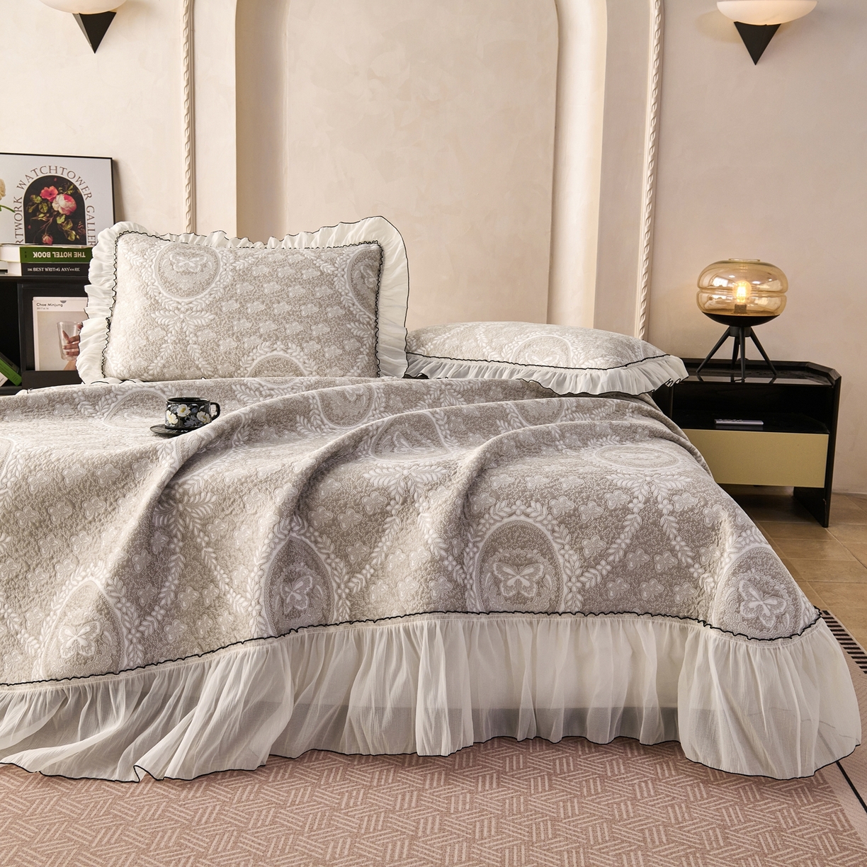 91家纺网 家纺一手货源 找家纺 席之家 2026新款PE乙纶冰豆豆双色提花床裙款三件套-蝶舞花间 蝶舞花间-香槟