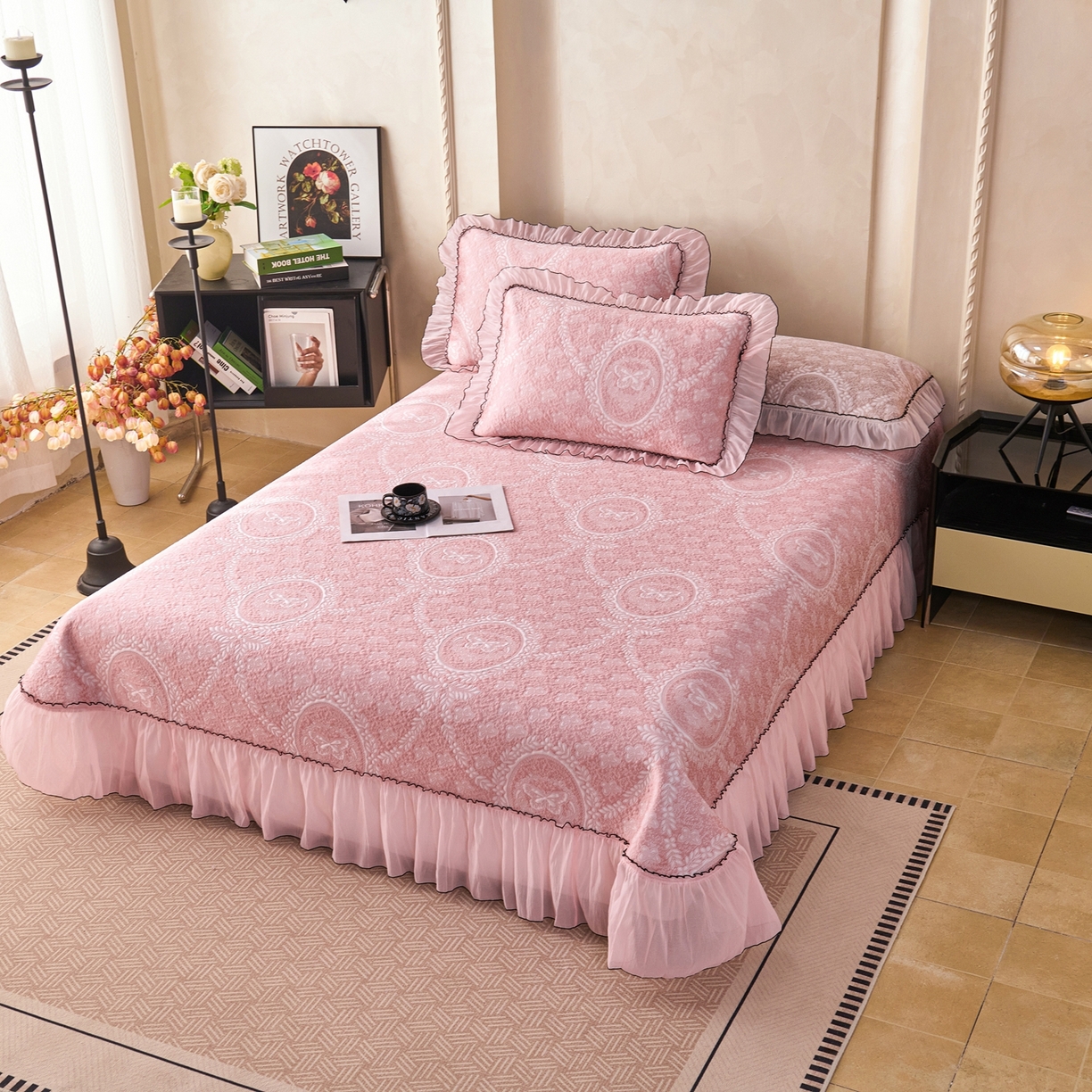 91家纺网 家纺一手货源 找家纺 席之家 2026新款PE乙纶冰豆豆双色提花床裙款三件套-蝶舞花间 蝶舞花间-雾粉