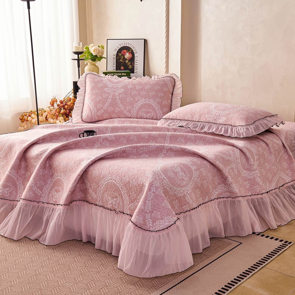 91家纺网 家纺一手货源 找家纺 席之家 2026新款PE乙纶冰豆豆双色提花床裙款三件套-蝶舞花间 蝶舞花间-雾粉