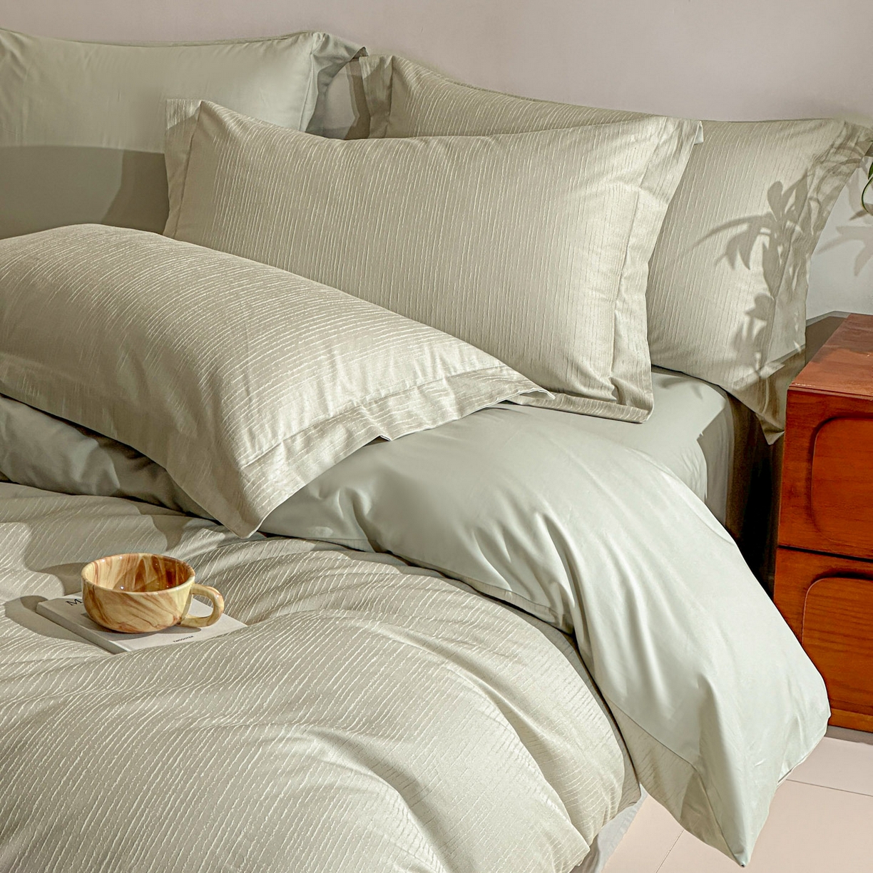 91家纺网 家纺一手货源 找家纺 泽西家纺+V17798841158发大图 2026新品60长绒棉提花立体浮雕全棉纯棉四件套-云涧奢影系列 余弦-奢绿