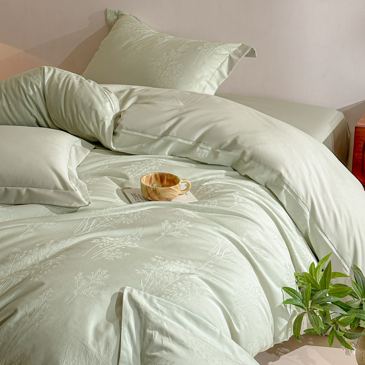 91家纺网 家纺一手货源 找家纺 泽西家纺+V17798841158发大图 2026新品60长绒棉提花立体浮雕全棉纯棉四件套-云涧奢影系列 清风颂雅-浅绿