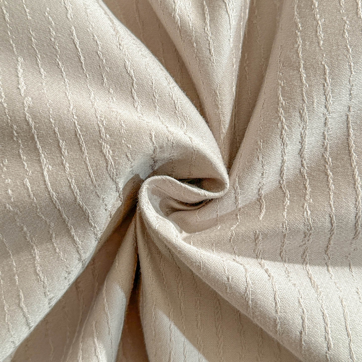 91家纺网 家纺一手货源 找家纺 泽西家纺+V17798841158发大图 2026新品60长绒棉提花立体浮雕全棉纯棉四件套-云涧奢影系列 余弦-奢灰