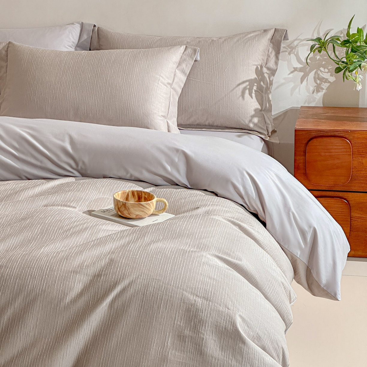 91家纺网 家纺一手货源 找家纺 泽西家纺+V17798841158发大图 2026新品60长绒棉提花立体浮雕全棉纯棉四件套-云涧奢影系列 余弦-奢灰