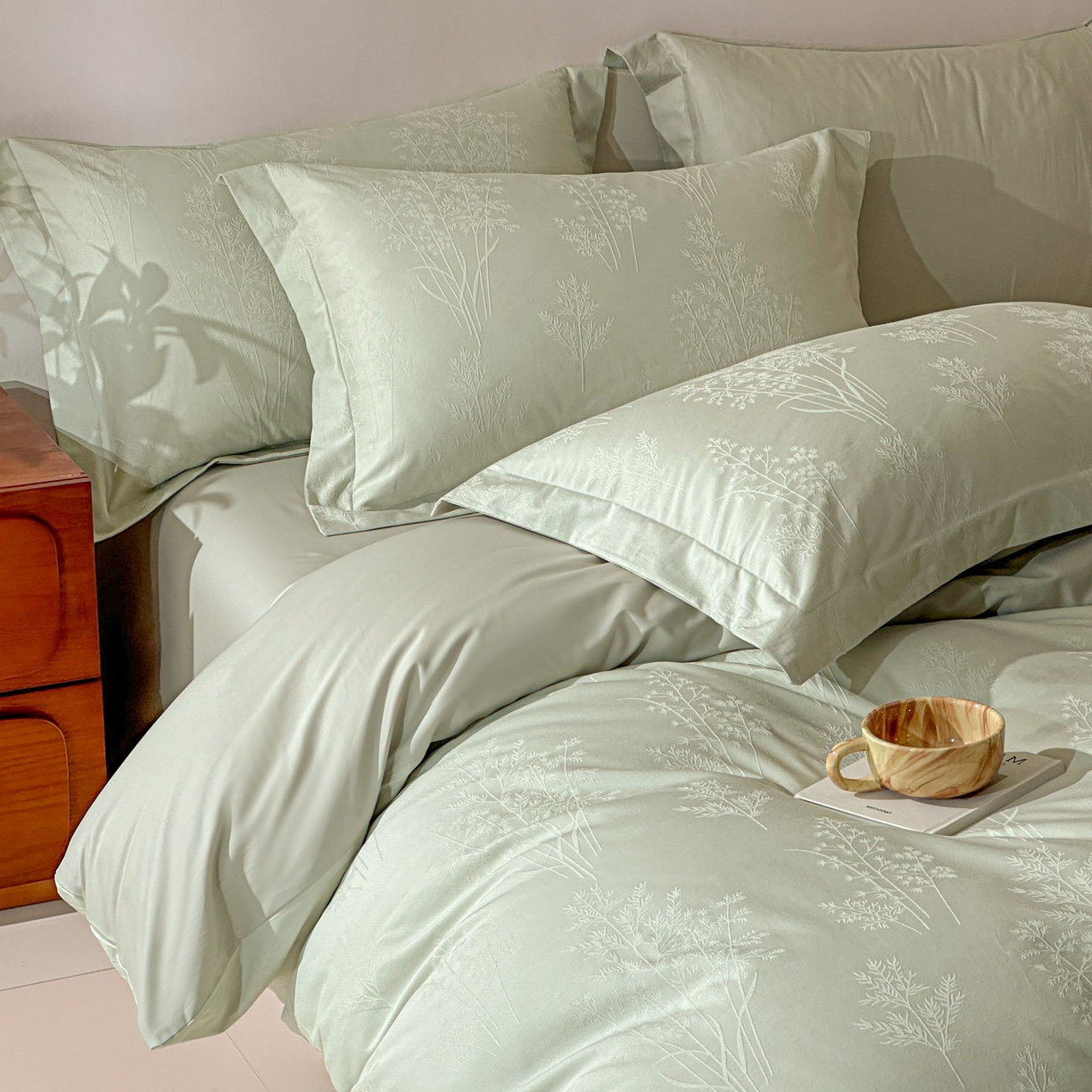 91家纺网 家纺一手货源 找家纺 泽西家纺+V17798841158发大图 2026新品60长绒棉提花立体浮雕全棉纯棉四件套-云涧奢影系列 清风颂雅-浅绿