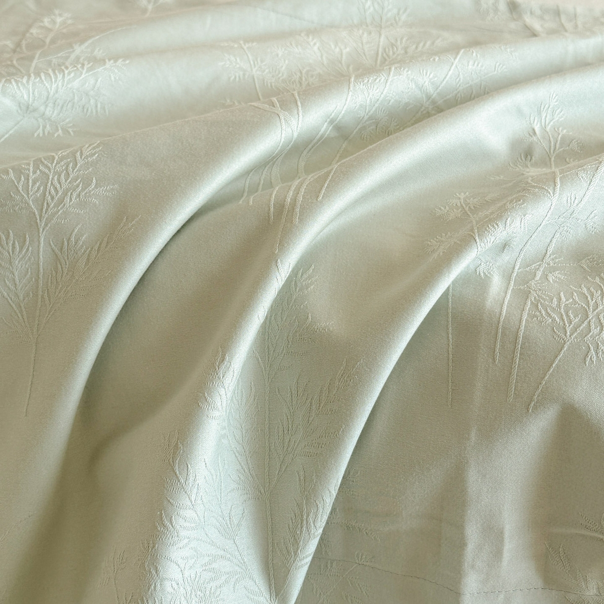 91家纺网 家纺一手货源 找家纺 泽西家纺+V17798841158发大图 2026新品60长绒棉提花立体浮雕全棉纯棉四件套-云涧奢影系列 清风颂雅-浅绿