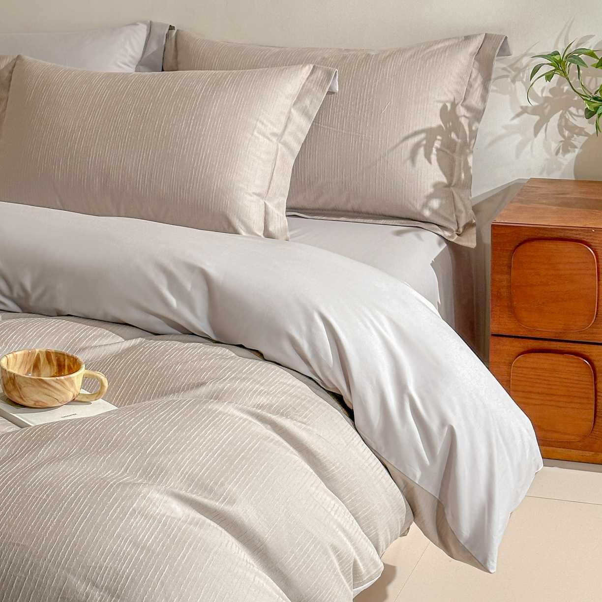 91家纺网 家纺一手货源 找家纺 泽西家纺+V17798841158发大图 2026新品60长绒棉提花立体浮雕全棉纯棉四件套-云涧奢影系列 余弦-奢灰