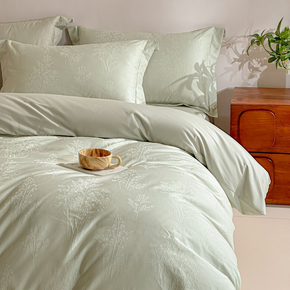 91家纺网 家纺一手货源 找家纺 泽西家纺+V17798841158发大图 2026新品60长绒棉提花立体浮雕全棉纯棉四件套-云涧奢影系列 清风颂雅-浅绿