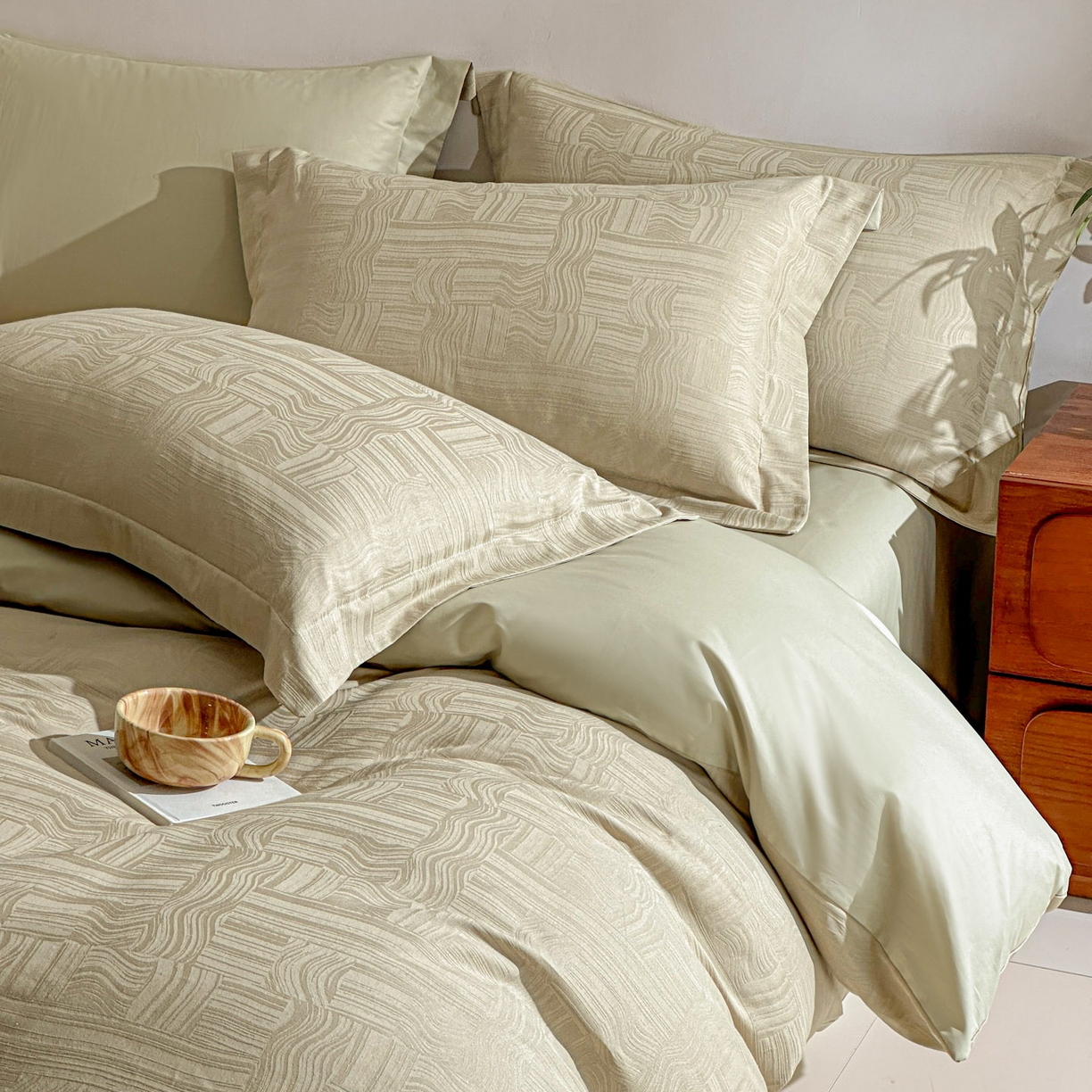 91家纺网 家纺一手货源 找家纺 泽西家纺+V17798841158发大图 2026新品60长绒棉提花立体浮雕全棉纯棉四件套-云涧奢影系列 幻纤影-浅茶