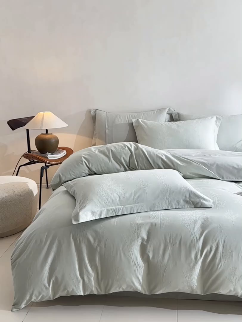 91家纺网 家纺一手货源 找家纺 泽西家纺+V17798841158发大图 2026新品60长绒棉提花立体浮雕全棉纯棉四件套-云涧奢影系列 余弦-奢绿