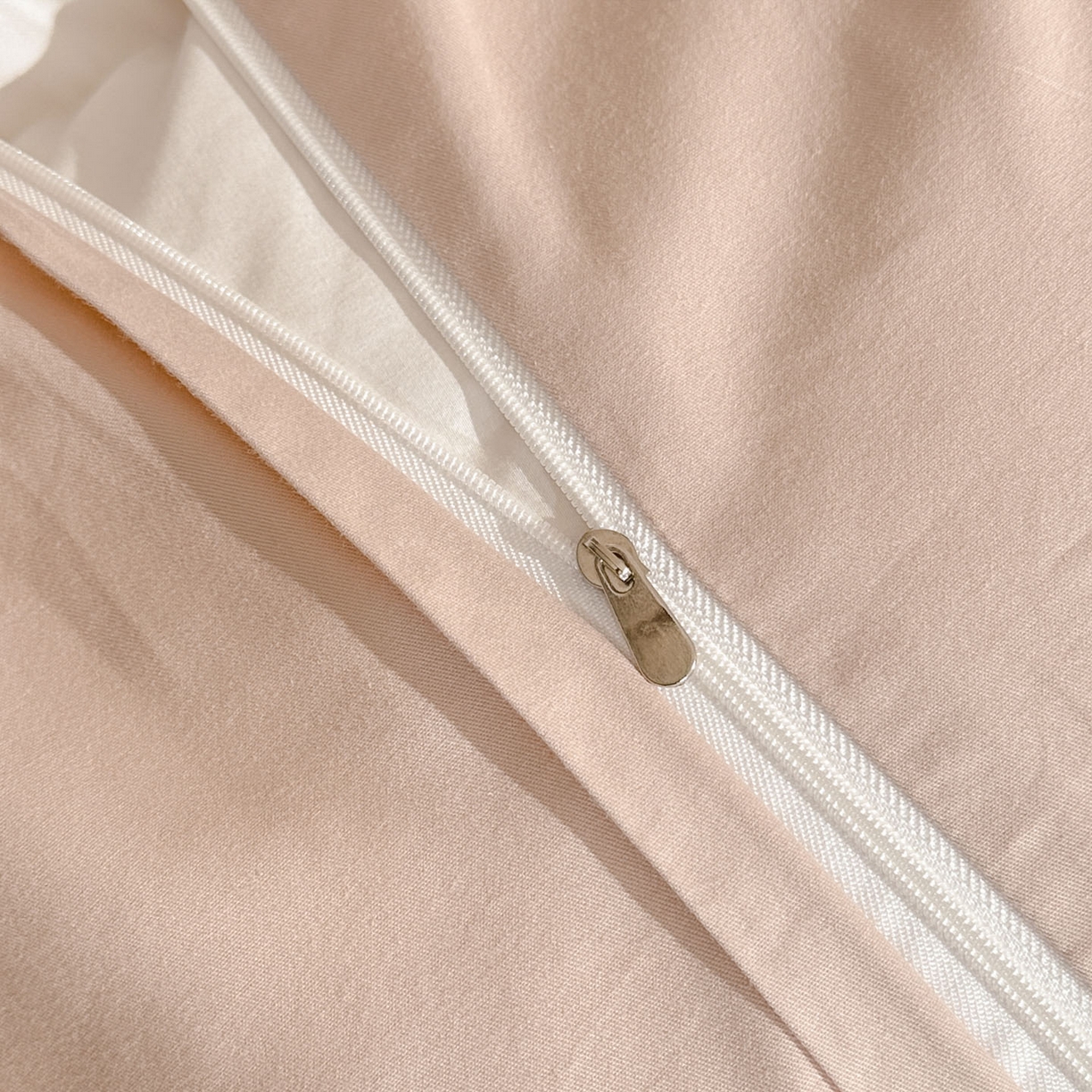 91家纺网 家纺一手货源 找家纺 泽西家纺+V17798841158发大图 2026新品60长绒棉提花立体浮雕全棉纯棉四件套-云涧奢影系列 山涧雾-卡其粉