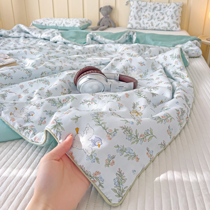 91家纺网 家纺一手货源 找家纺 十九色 2026新款50莱赛尔卡通印花儿童夏被同款枕头枕芯 大白鹅